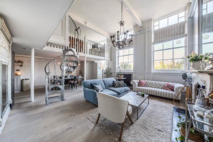 2 Bedroom Flat For Sale In Burns Road, Battersea, London, SW11