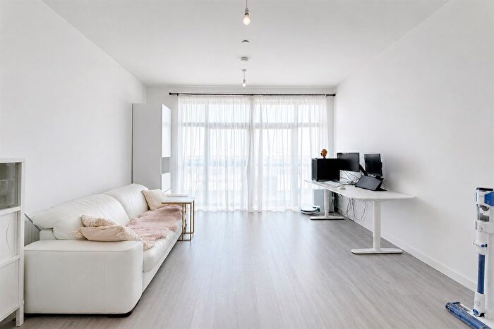 1 Bedroom Flat To Rent In Maya House, Farine Avenue, UB3