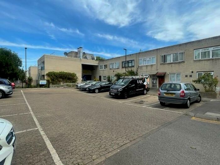 House To Rent In Craven Park Road, Highbury London, N15