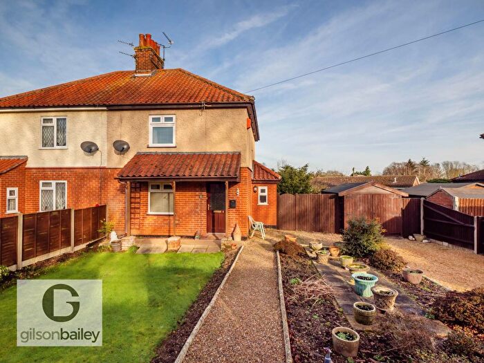 2 Bedroom Semi-Detached House For Sale In Buckenham Road, Strumpshaw, NR13
