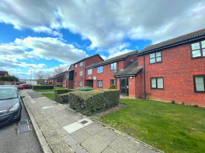 2 Bedroom Flat To Rent In Coptefield Drive, Belvedere, DA17