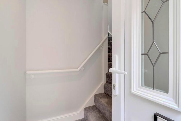 1 Bedroom Flat For Sale In Chertsey Road, Windlesham, GU20