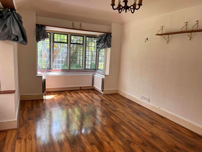 4 Bedroom Detached House To Rent In Lime Grove, New Malden, KT3