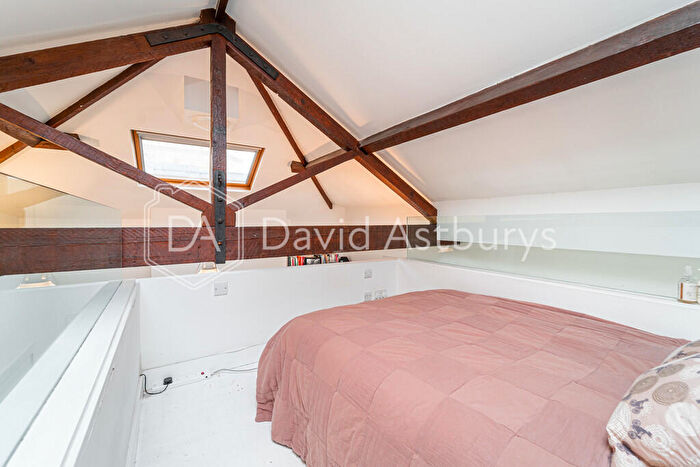 1 Bedroom Flat To Rent In Kingsway Place, Clerkenwell, London, EC1R