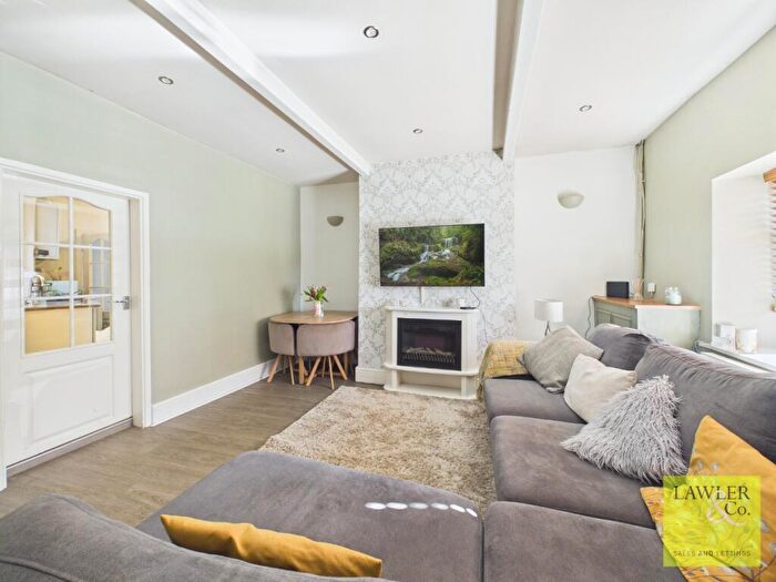 2 Bedroom Cottage For Sale In Charlestown Road, Glossop, Derbyshire, SK13