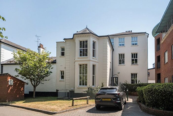 1 Bedroom Flat For Sale In Tilehurst Road, Reading, Berkshire, RG1
