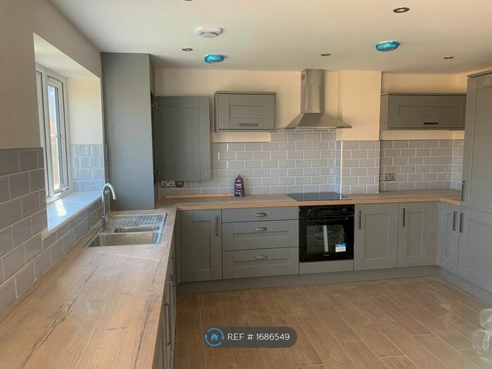 4 Bedroom Terraced House To Rent In Thornton Court, Alcester, B49