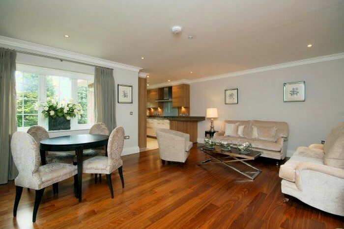 2 Bedroom Flat To Rent In Claremont Lane, Esher KT10