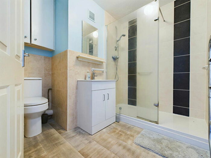 2 Bedroom Flat For Sale In West End Way, Lancing, BN15