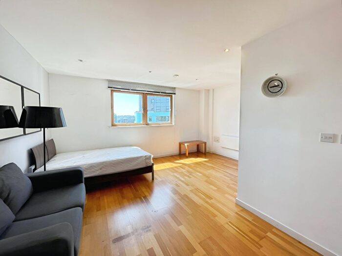 1 Bedroom Flat To Rent In Gateway South, Marsh Lane, Leeds, LS9