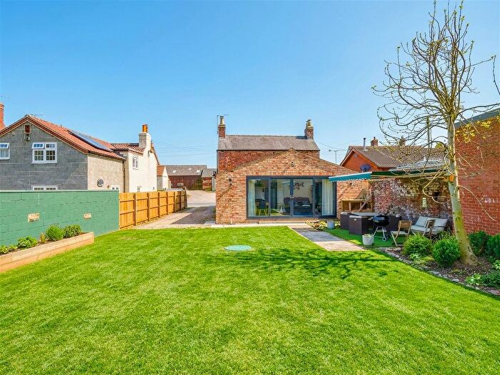 4 Bedroom Detached House For Sale In North End, Raskelf, York, YO61