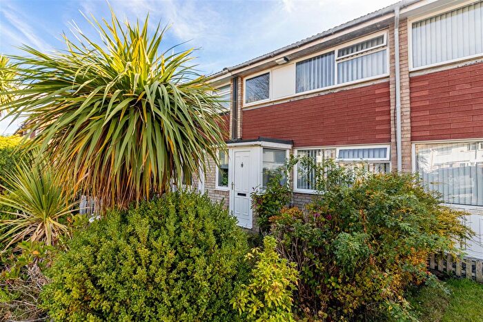 3 Bedroom Terraced House For Sale In Kent Court, Newcastle Upon Tyne, NE3