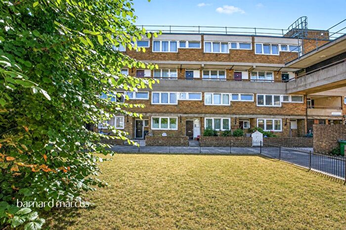 2 Bedroom Apartment For Sale In Portbury Close, London, SE15