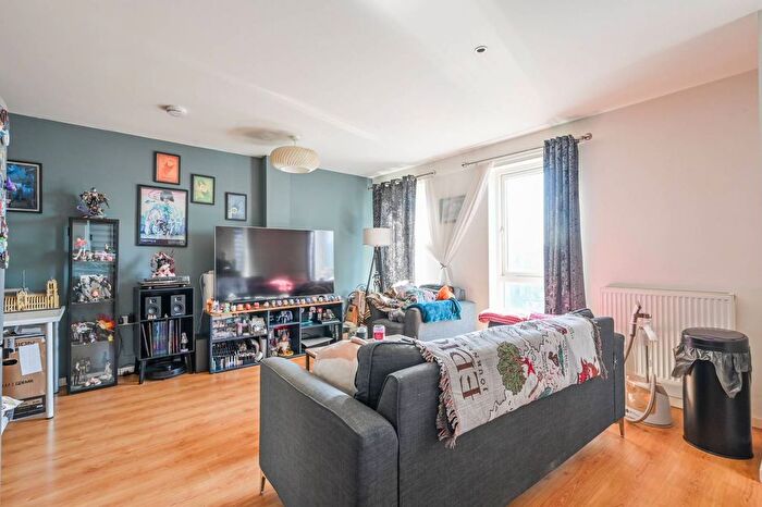 2 Bedroom Flat To Rent In Parnham Street, Limehouse, London, E14