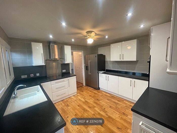 2 Bedroom Bungalow To Rent In Ulley Road, Kennington, Ashford, TN24