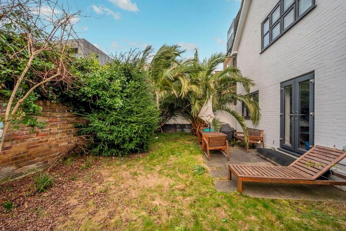 3 Bedroom Detached House To Rent In West Hill Road, Wandsworth, London, SW18