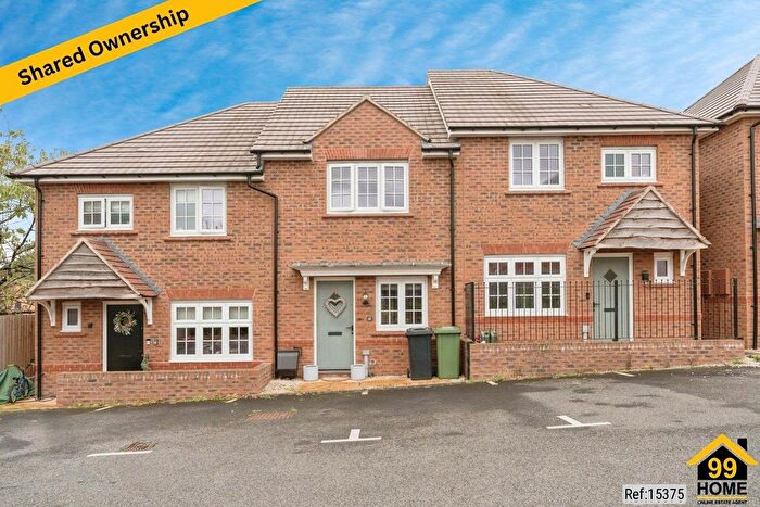 2 Bedroom Town House For Sale In Dove Crescent, Worcestershire, WR9
