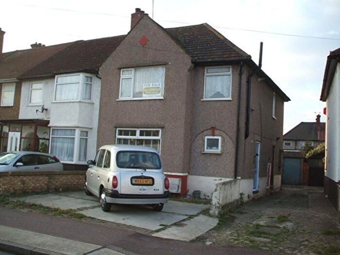 1 Bedroom Flat To Rent In Crosby Road, Dagenham, RM10