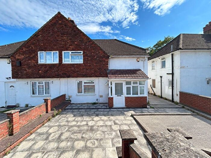 3 Bedroom Semi Detached House To Rent In Hunters Grove, Hayes, UB3