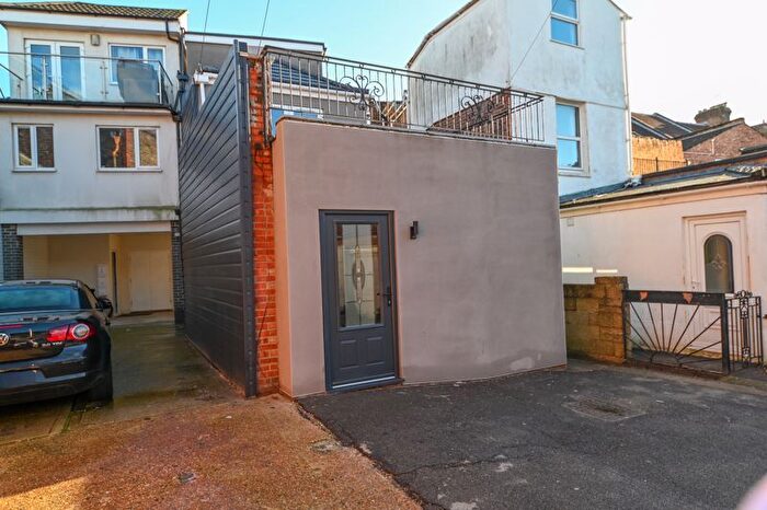 3 Bedroom Terraced House For Sale In Gladys Avenue, North End, PO2