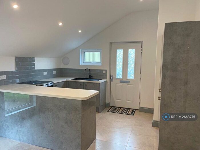 2 Bedroom Flat To Rent In Clay Hill, Beenham, Reading, RG7