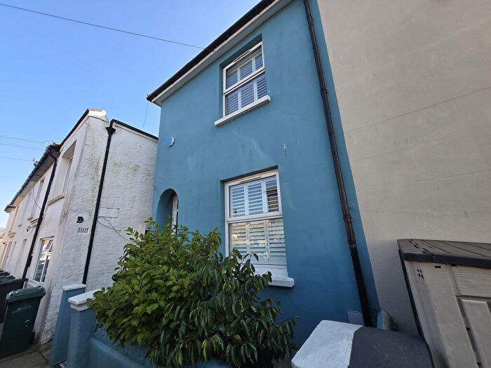 2 Bedroom House To Rent In Gardener Street, BN41