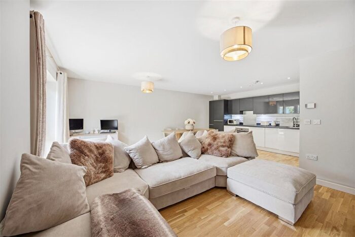 1 Bedroom Flat For Sale In Wintergreen Boulevard, West Drayton, UB7
