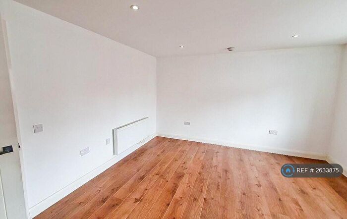 1 Bedroom Flat To Rent In Knighton Lane, Leicester, LE2