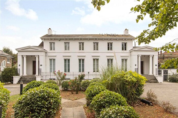 2 Bedroom Apartment For Sale In Norwood Road, London, SE24