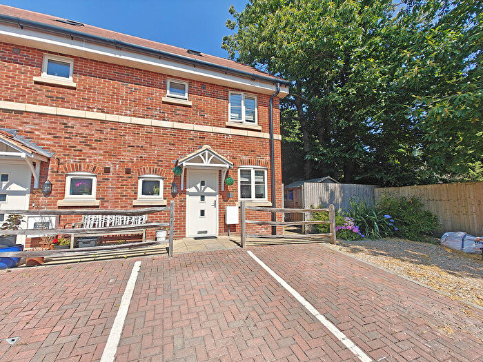 3 Bedroom Village House To Rent In Station Road, Sway, SO41