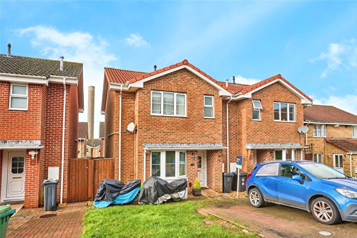 3 Bedroom Semi Detached House For Sale In Kingslea Park, East Cowes, Isle Of Wight, PO32