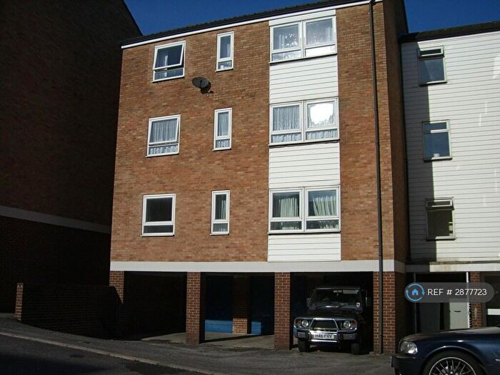 2 Bedroom Flat To Rent In Woolford Close, Winchester, SO22