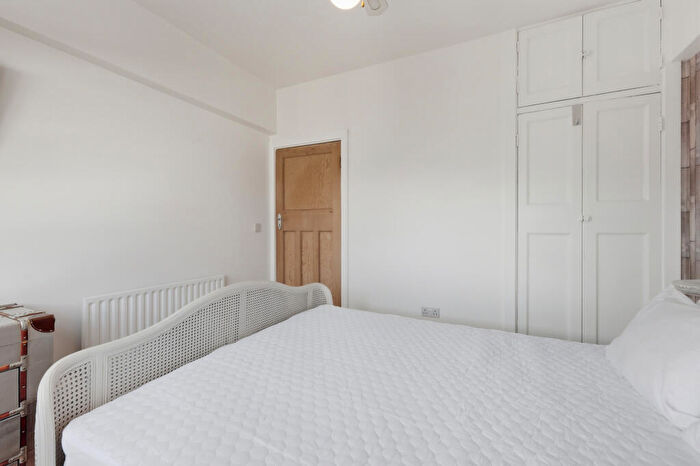 2 Bedroom Flat For Sale In Evelyn House, Greatorex Street, E1