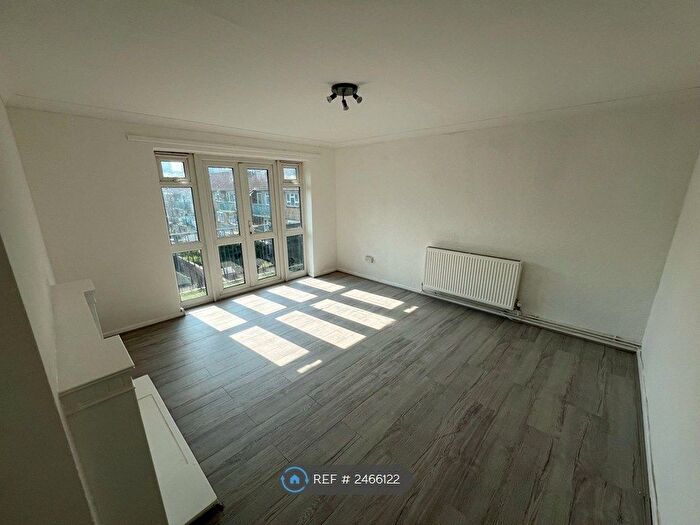 3 Bedroom Flat To Rent In Paul Street, London, E15