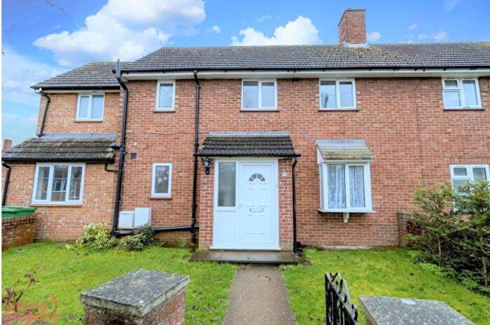 4 Bedroom End Of Terrace House For Sale In Cromwell Drive, Slough, Berkshire, SL1