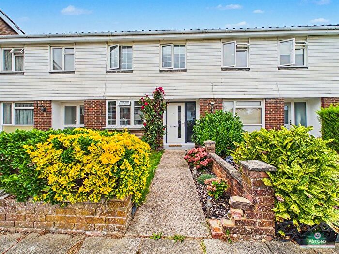 3 Bedroom Terraced House For Sale In Chiltern Close, West Green, RH11