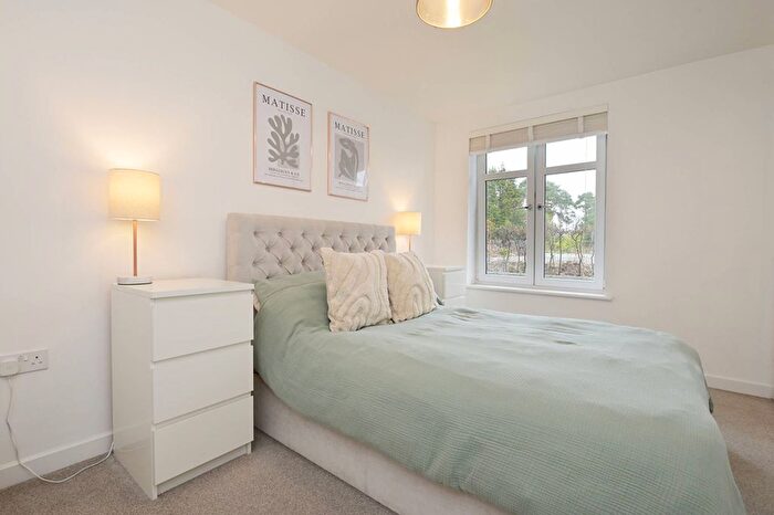 2 Bedroom Flat For Sale In Cowgill Gardens, Liberton, Edinburgh, EH16