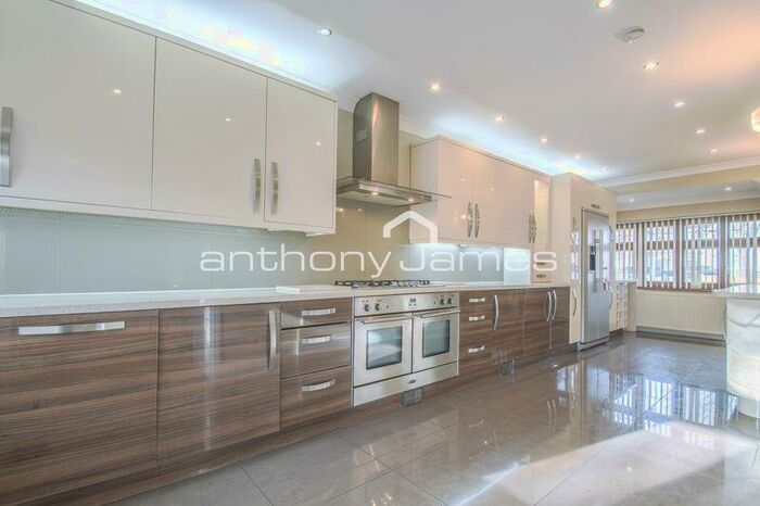 4 Bedroom Semi-Detached House To Rent In Welling Way, Welling, DA16