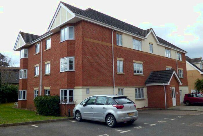 2 Bedroom Apartment To Rent In Avenue Heights, Reading, RG2
