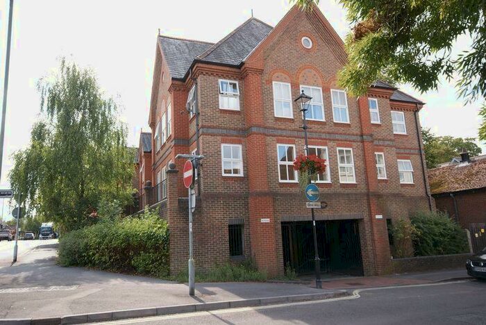 2 Bedroom Flat To Rent In Alton, GU34