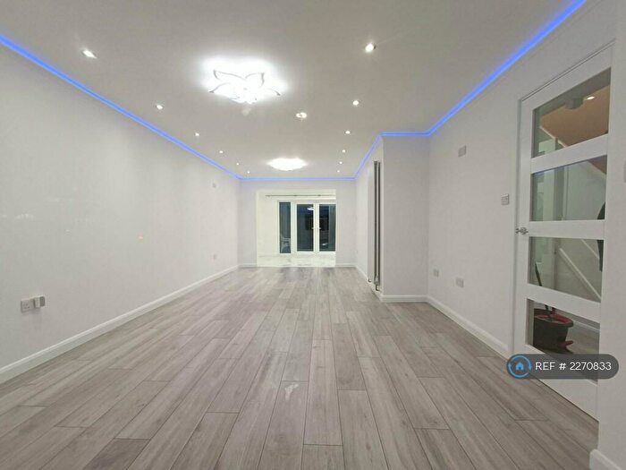 3 Bedroom Semi-Detached House To Rent In Silverdale Road, Earley, Reading, RG6