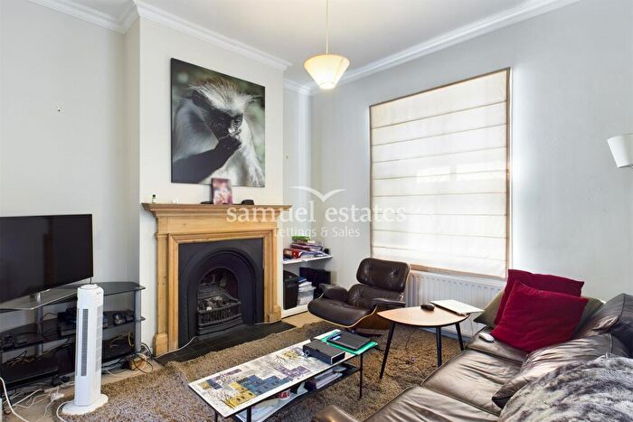 2 Bedroom Maisonette To Rent In Hurst Street, London, SE24