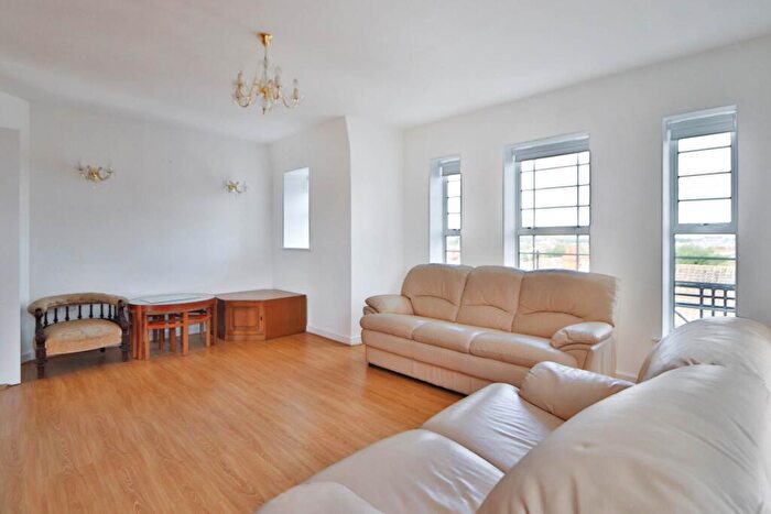 2 Bedroom Flat To Rent In Brabham Court, Worcester Park, KT4