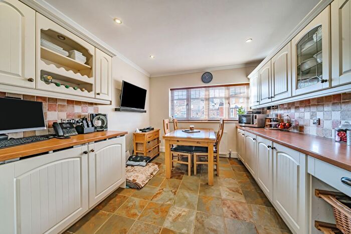 4 Bedroom Detached House For Sale In Ashley Road, Farnborough, GU14