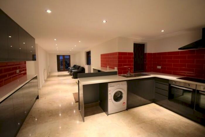 7 Bedroom Terraced House To Rent In May Street - Cardiff, CF24