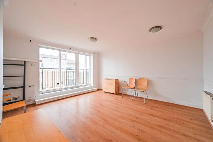 1 Bedroom Flat For Sale In Newport Avenue, Canary Wharf, Tower Hamlets, London, E14