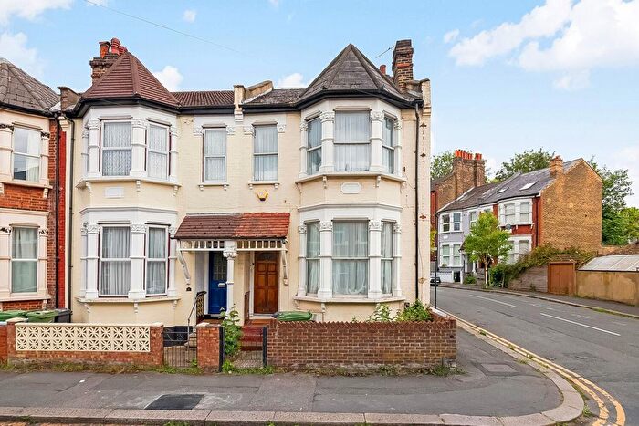 2 Bedroom Flat For Sale In Harpenden Road, West Norwood, London, SE27