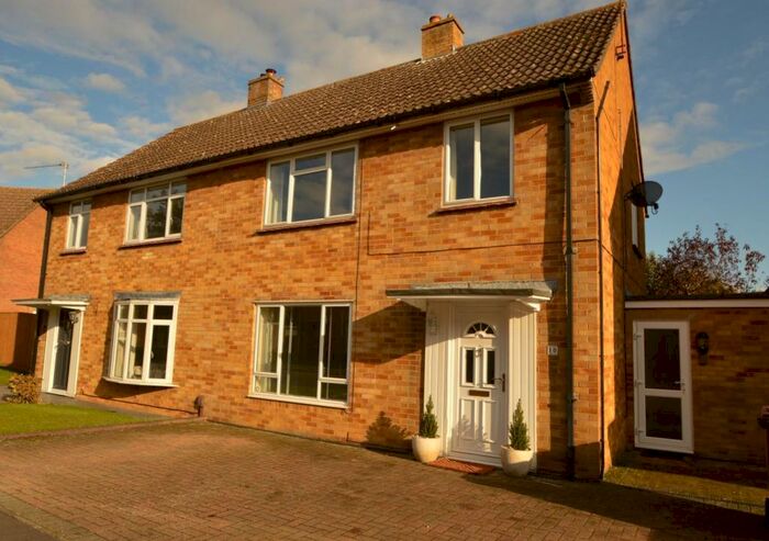 3 Bedroom Detached House To Rent In Fitzcount Way, Wallingford, OX10