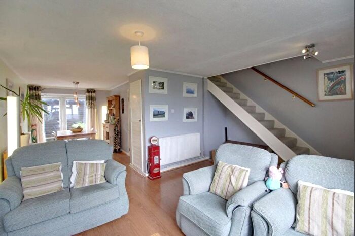 2 Bedroom End Of Terrace House To Rent In Barrie Road, Farnham, Surrey, GU9