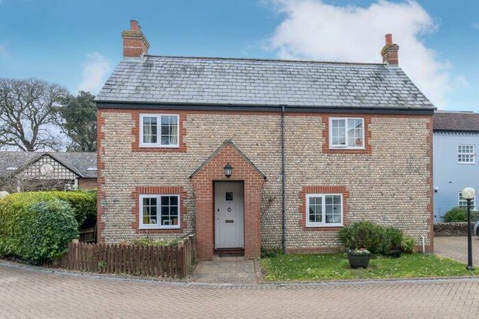2 Bedroom Detached House For Sale In Westergate Mews, Nyton Road, PO20